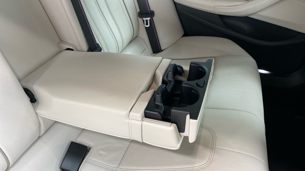 BMW 5 Series 4.8 550I V8 M Sport Euro 4 White #47
