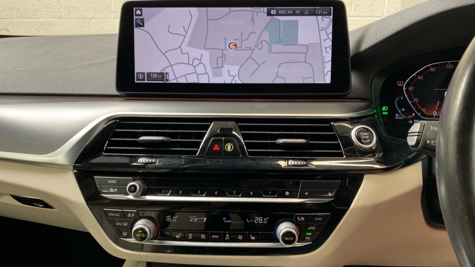 BMW 5 Series 4.8 550I V8 M Sport Euro 4 White #8