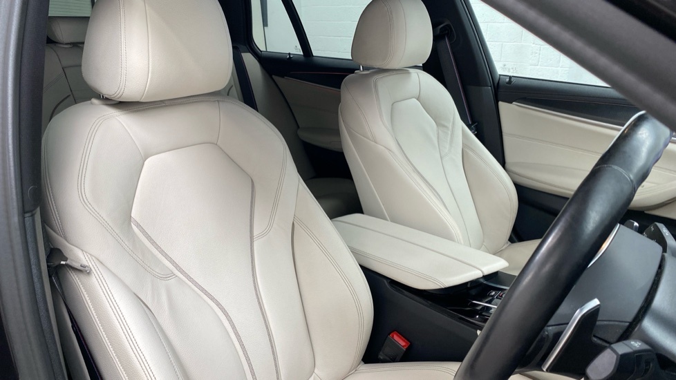 BMW 5 Series 4.8 550I V8 M Sport Euro 4 White #54
