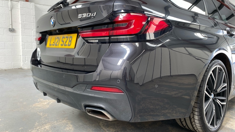 BMW 5 Series 4.8 550I V8 M Sport Euro 4 White #33