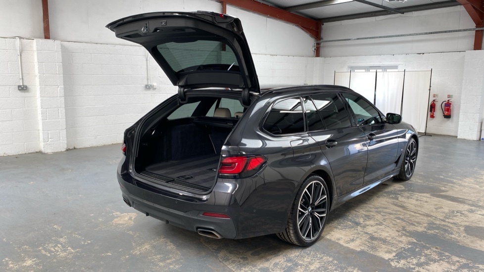 BMW 5 Series 4.8 550I V8 M Sport Euro 4 White #43