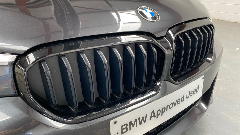 BMW 5 Series 4.8 550I V8 M Sport Euro 4 White #25