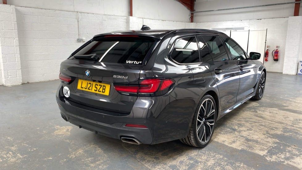 BMW 5 Series 4.8 550I V8 M Sport Euro 4 White #30