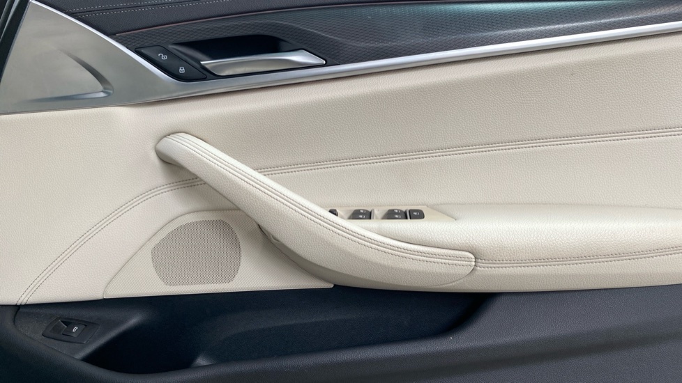 BMW 5 Series 4.8 550I V8 M Sport Euro 4 White #59