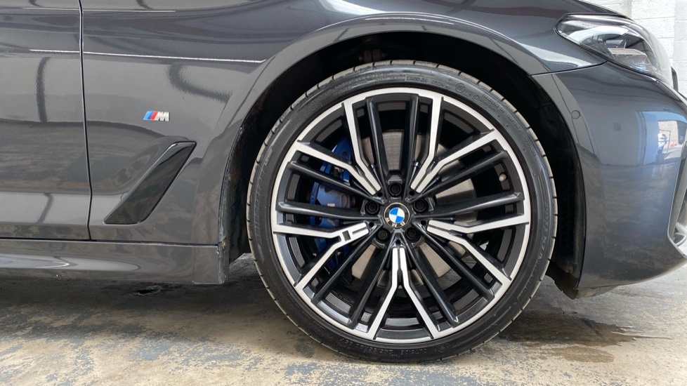 BMW 5 Series 4.8 550I V8 M Sport Euro 4 White #14