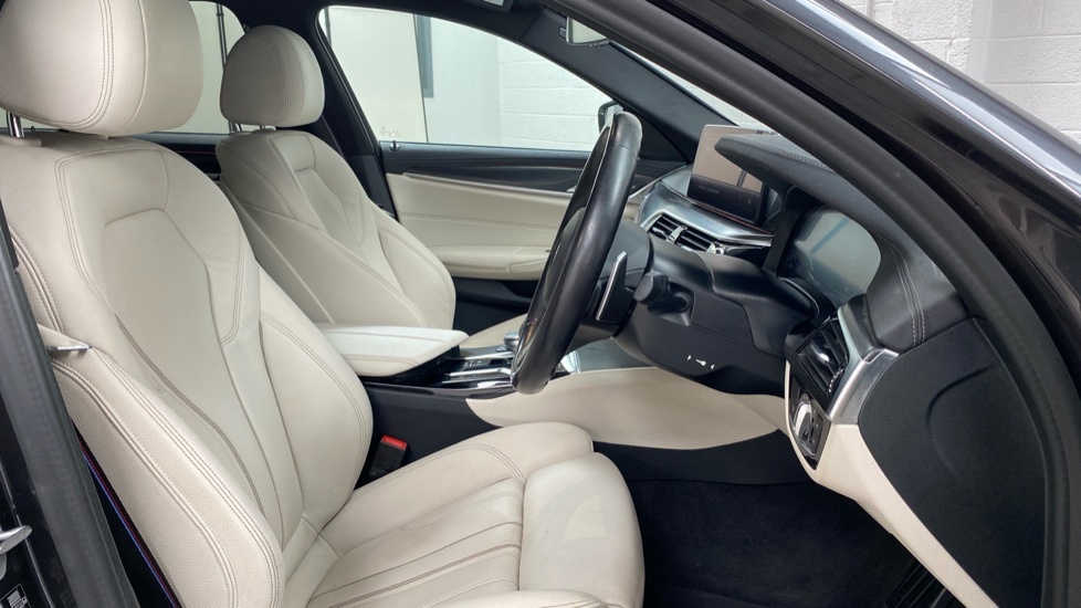 BMW 5 Series 4.8 550I V8 M Sport Euro 4 White #11
