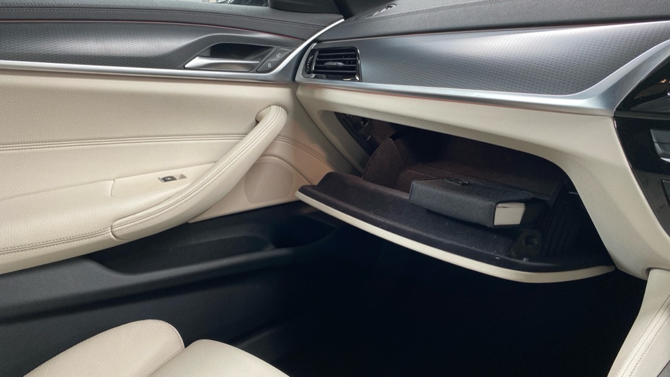 BMW 5 Series 4.8 550I V8 M Sport Euro 4 White #61