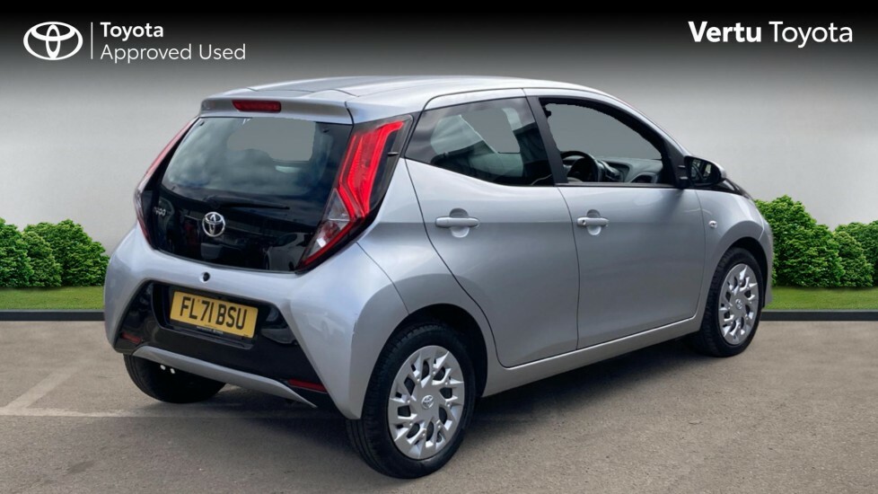 Toyota Aygo X X-play Silver #2