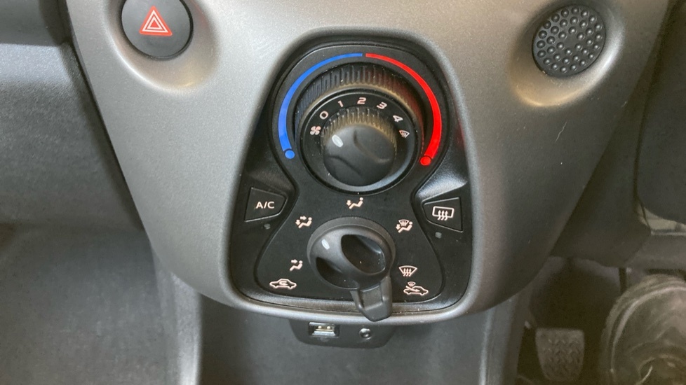 Toyota Aygo X Aygo X-play Tss Vvt-i White #33