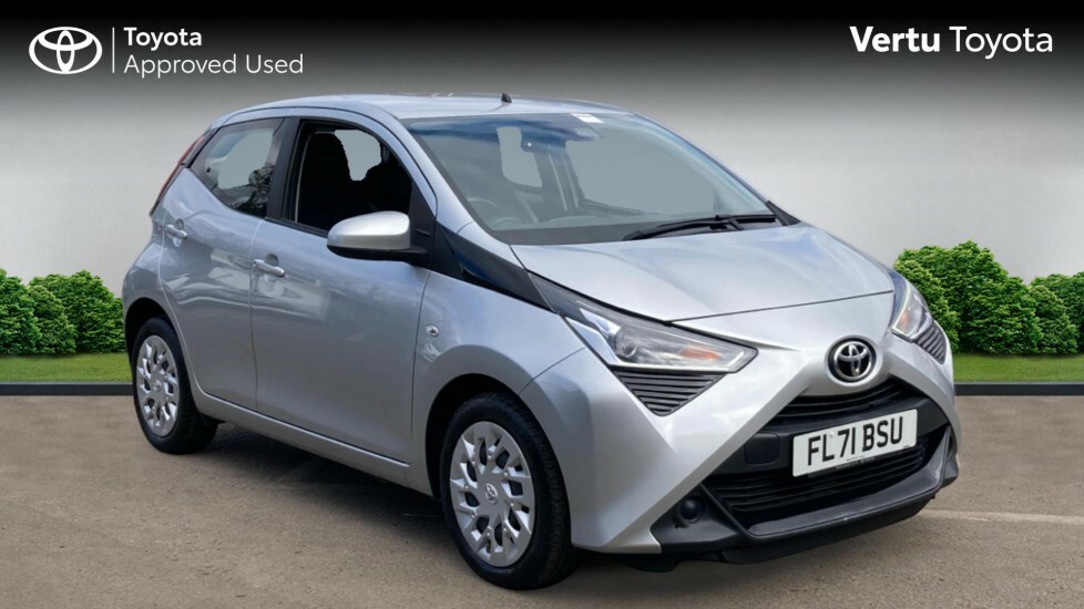 Toyota Aygo X X-play Silver
