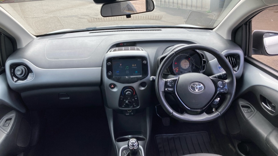 Toyota Aygo X X-play Silver #6