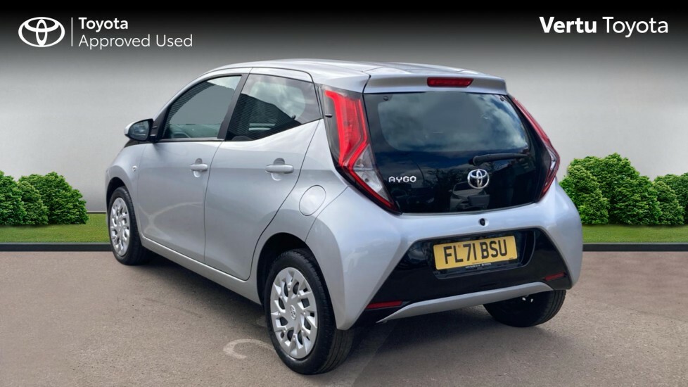 Toyota Aygo X X-play Silver #4