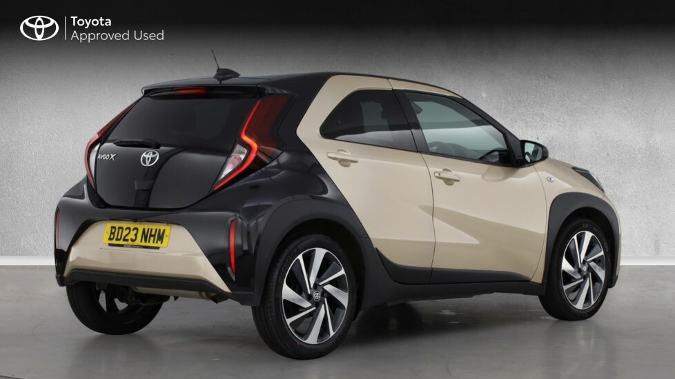 Toyota Aygo X Edge Beige #2