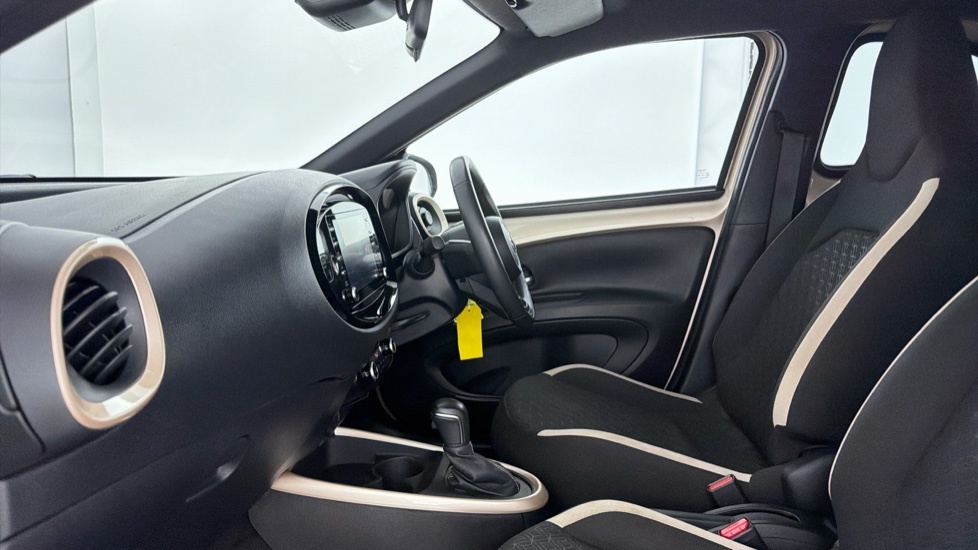 Toyota Aygo X Edge Beige #5