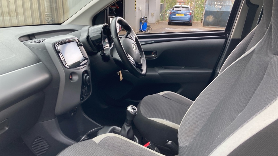 Toyota Aygo X X-play Black #5