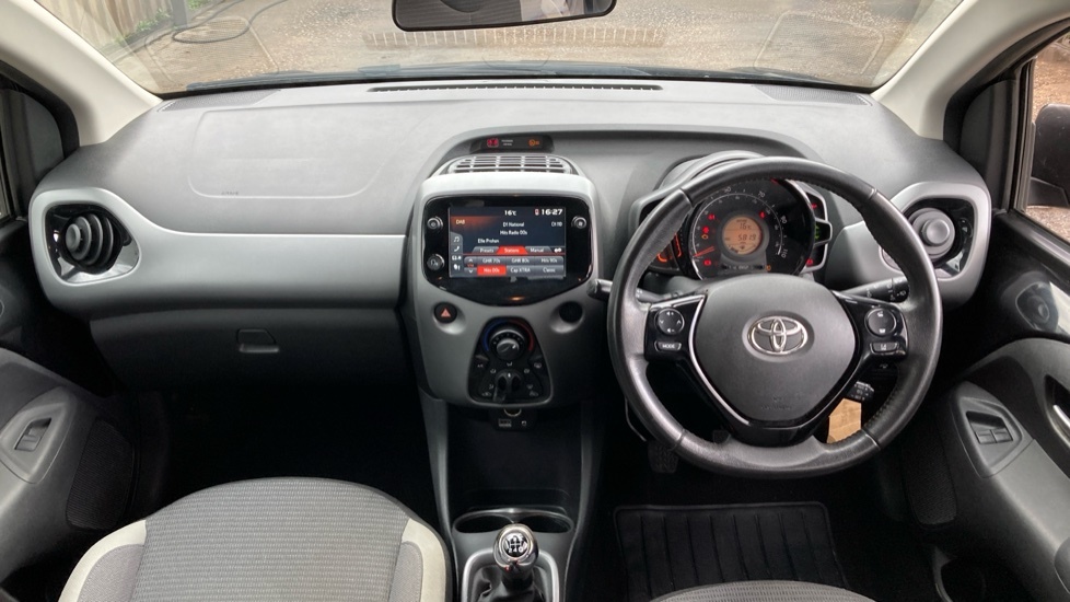 Toyota Aygo X X-play Black #6