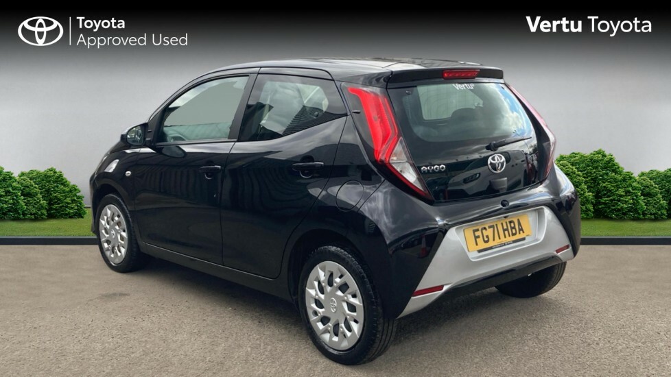 Toyota Aygo X X-play Black #4