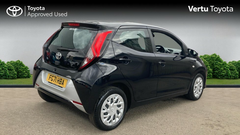 Toyota Aygo X X-play Black #2