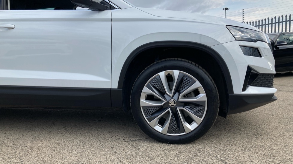 Skoda Karoq Se L White #5