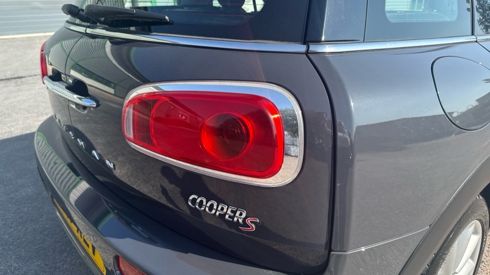 Mini Clubman Clubman Cooper Red #22