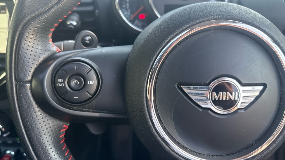 Mini Clubman Clubman Cooper Red #17