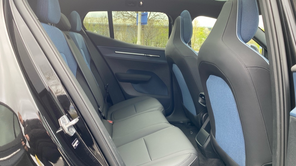 Volvo EX30 Cross Country Cross Country Ultra Black #6
