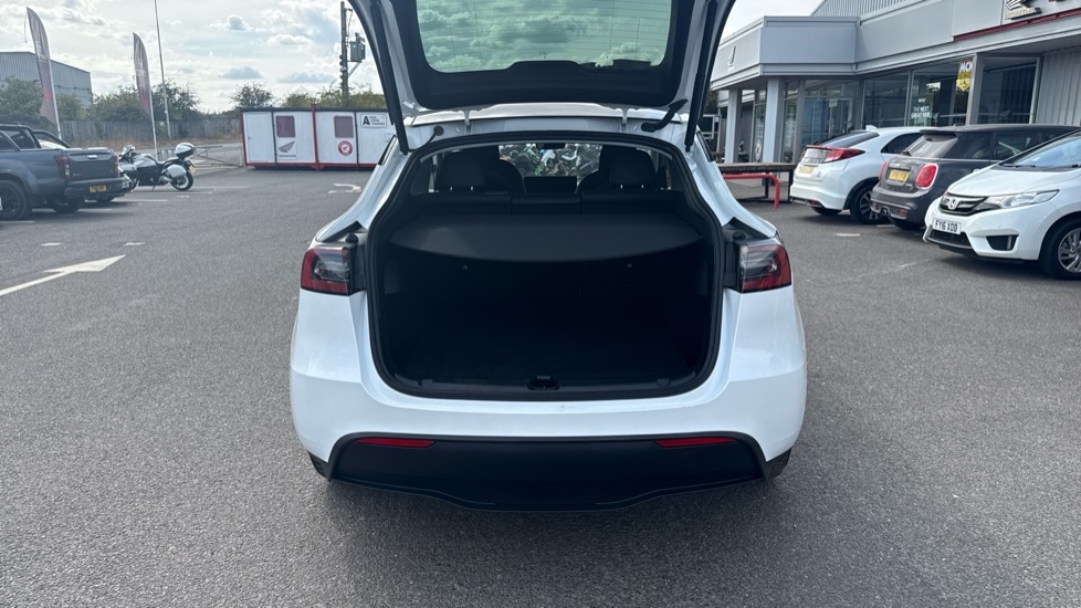 Tesla Model Y Long Range LF23VWU White #4