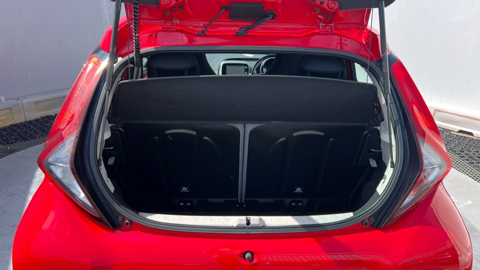 Toyota Aygo X X-play Red #4