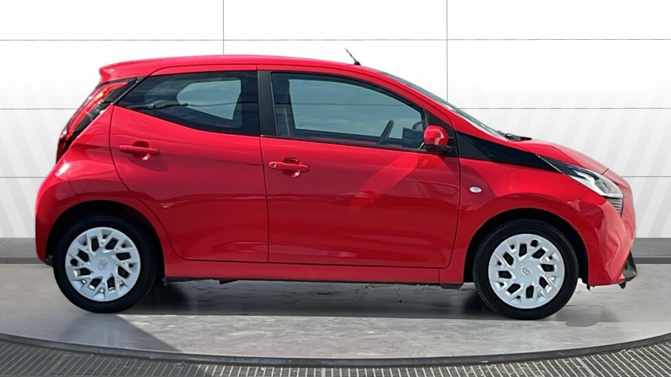 Toyota Aygo X X-play Red #5