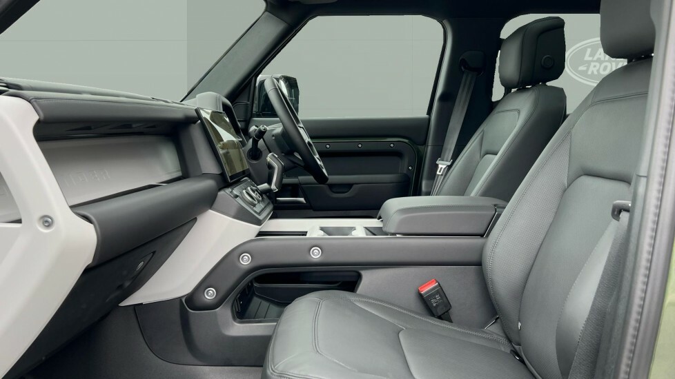 Land Rover Defender X-dynamic Hse Green #3