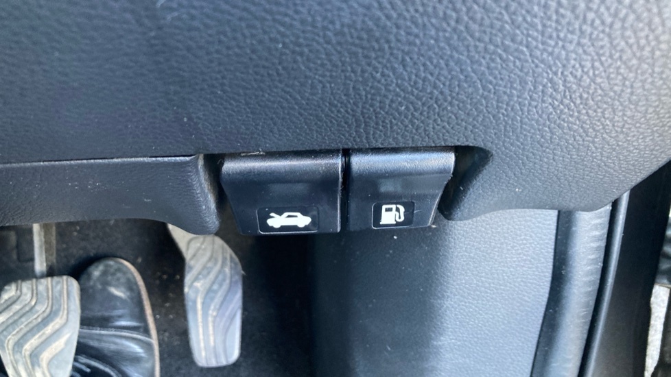 Nissan Qashqai 1.3 Dig-t N-connecta Glass Roof Pack Black #34