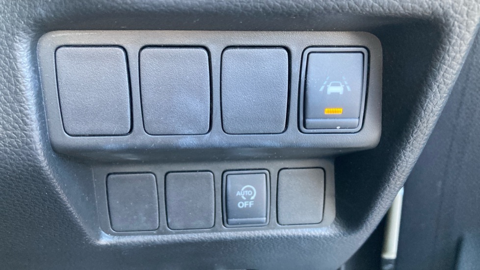Nissan Qashqai 1.3 Dig-t N-connecta Glass Roof Pack Black #33