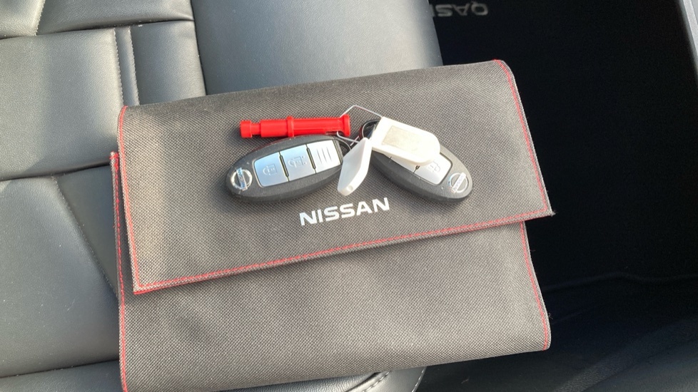 Nissan Qashqai 1.3 Dig-t N-connecta Glass Roof Pack Black #19