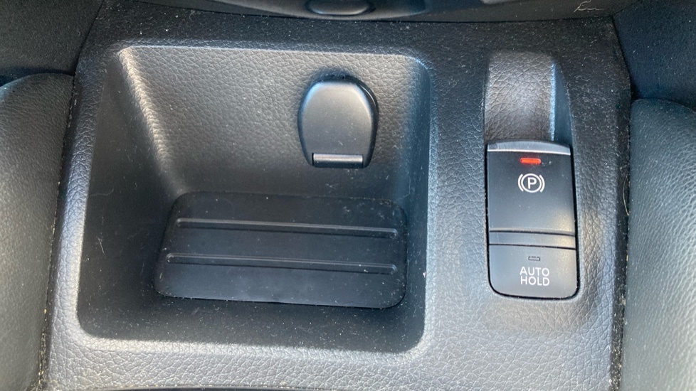 Nissan Qashqai 1.3 Dig-t N-connecta Glass Roof Pack Black #47