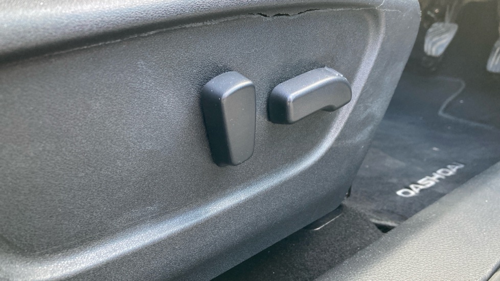 Nissan Qashqai 1.3 Dig-t N-connecta Glass Roof Pack Black #30