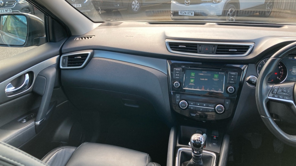 Nissan Qashqai 1.3 Dig-t N-connecta Glass Roof Pack Black #14