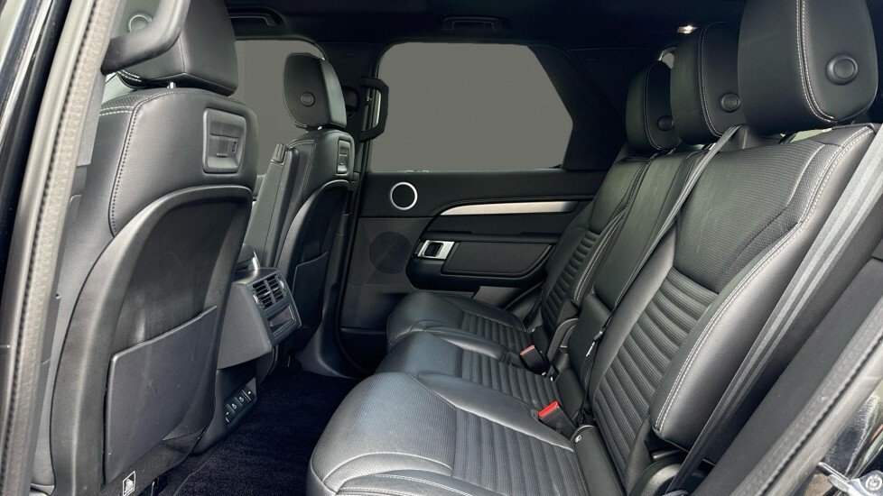 Land Rover Discovery R-dynamic S Black #4