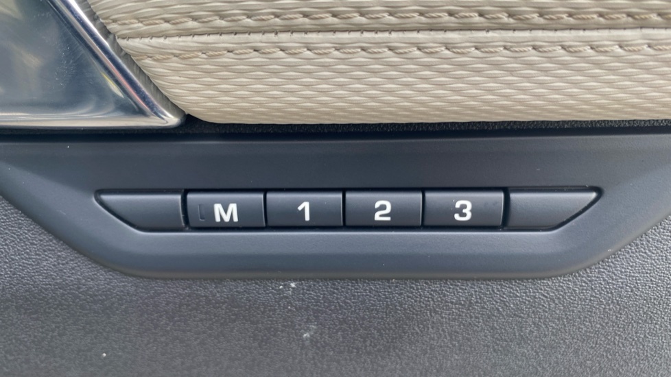 Land Rover Discovery Sport 1.5 P270e S 5 Seat Station Wagon White #25