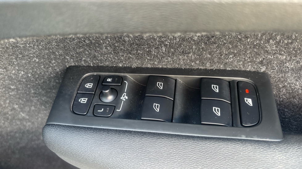 Volvo XC40 1.5 T3 163 Inscription Geartronic Estate Black #27