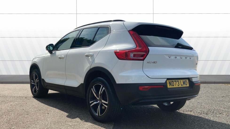 Volvo XC40 Plus White #2