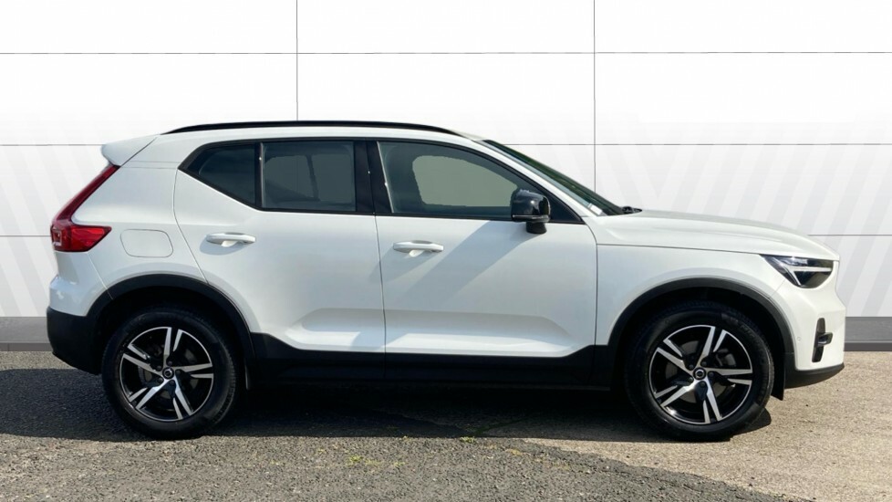 Volvo XC40 Plus White #5