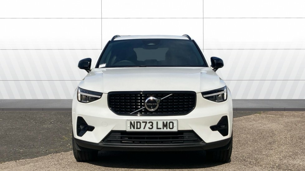 Volvo XC40 Plus White #3