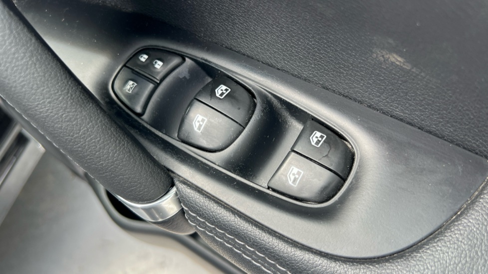 Nissan Qashqai 1.5 Dci N-connecta Suv 2Wd Euro Brown #39