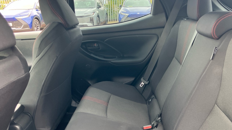 Toyota Yaris 1.5 Hybrid Design Cvt Silver #15
