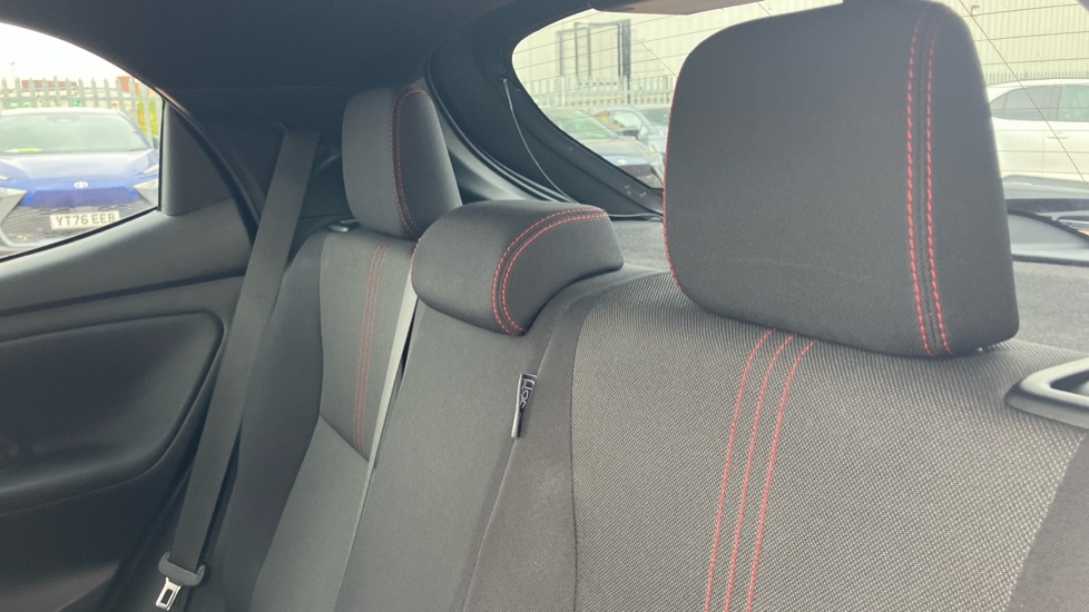 Toyota Yaris 1.5 Hybrid Design Cvt Silver #18