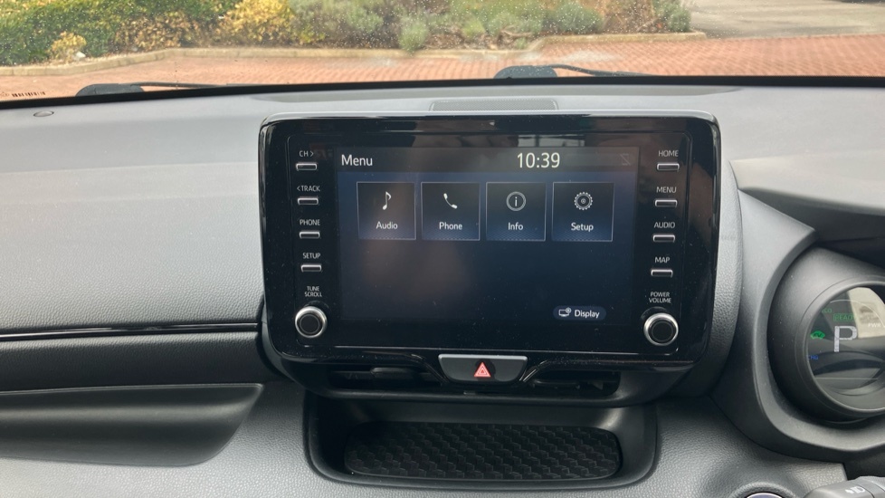 Toyota Yaris 1.5 Hybrid Design Cvt Silver #39