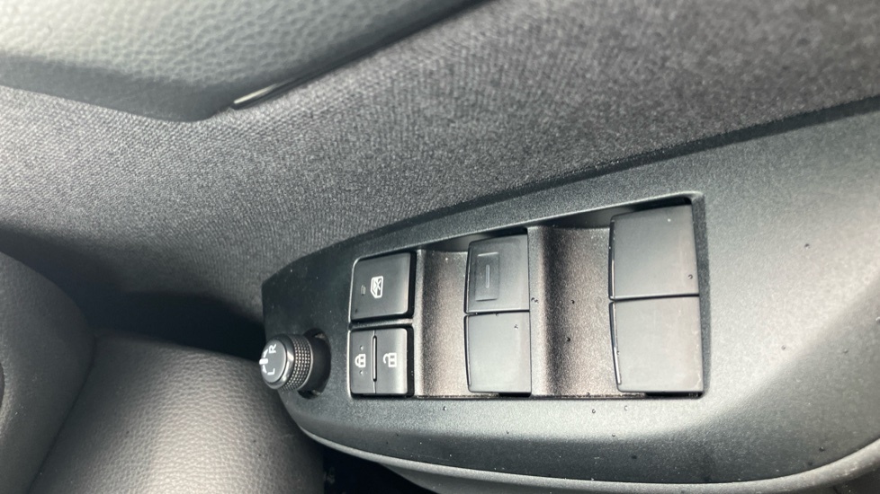 Toyota Yaris 1.5 Hybrid Design Cvt Silver #29