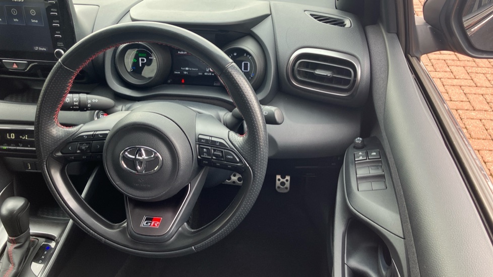 Toyota Yaris 1.5 Hybrid Design Cvt Silver #10