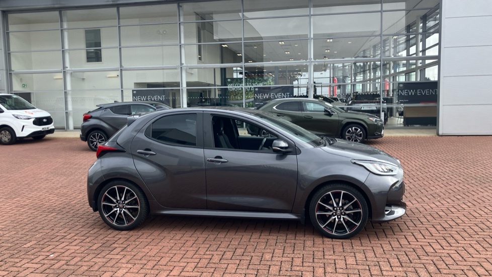 Toyota Yaris 1.5 Hybrid Design Cvt Silver #44