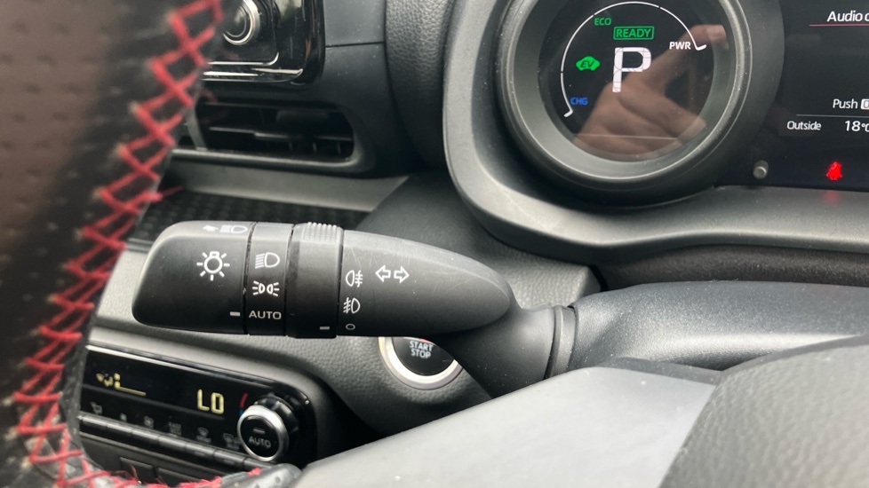 Toyota Yaris 1.5 Hybrid Design Cvt Silver #30